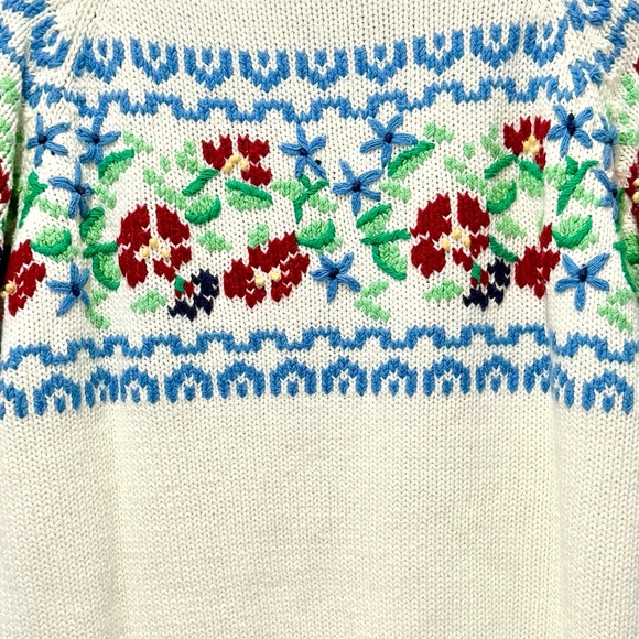 Eddie Bauer Cream Sweater with Blue, Red, and Green Floral Design XSP - Picture 5 of 5